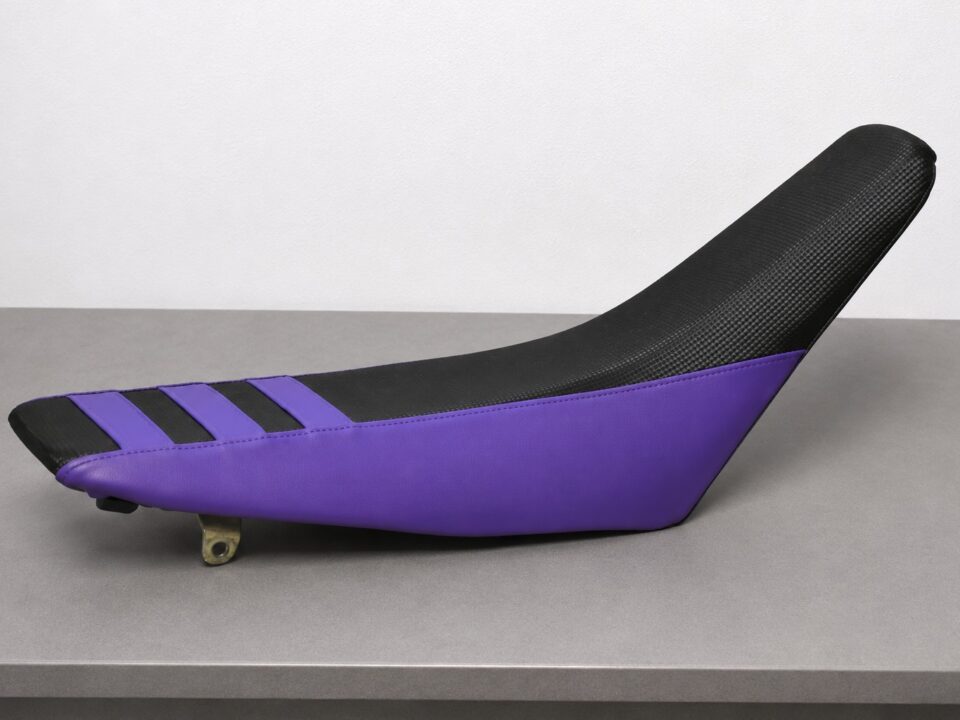 Sella da cross viola, dopo il rivestimento