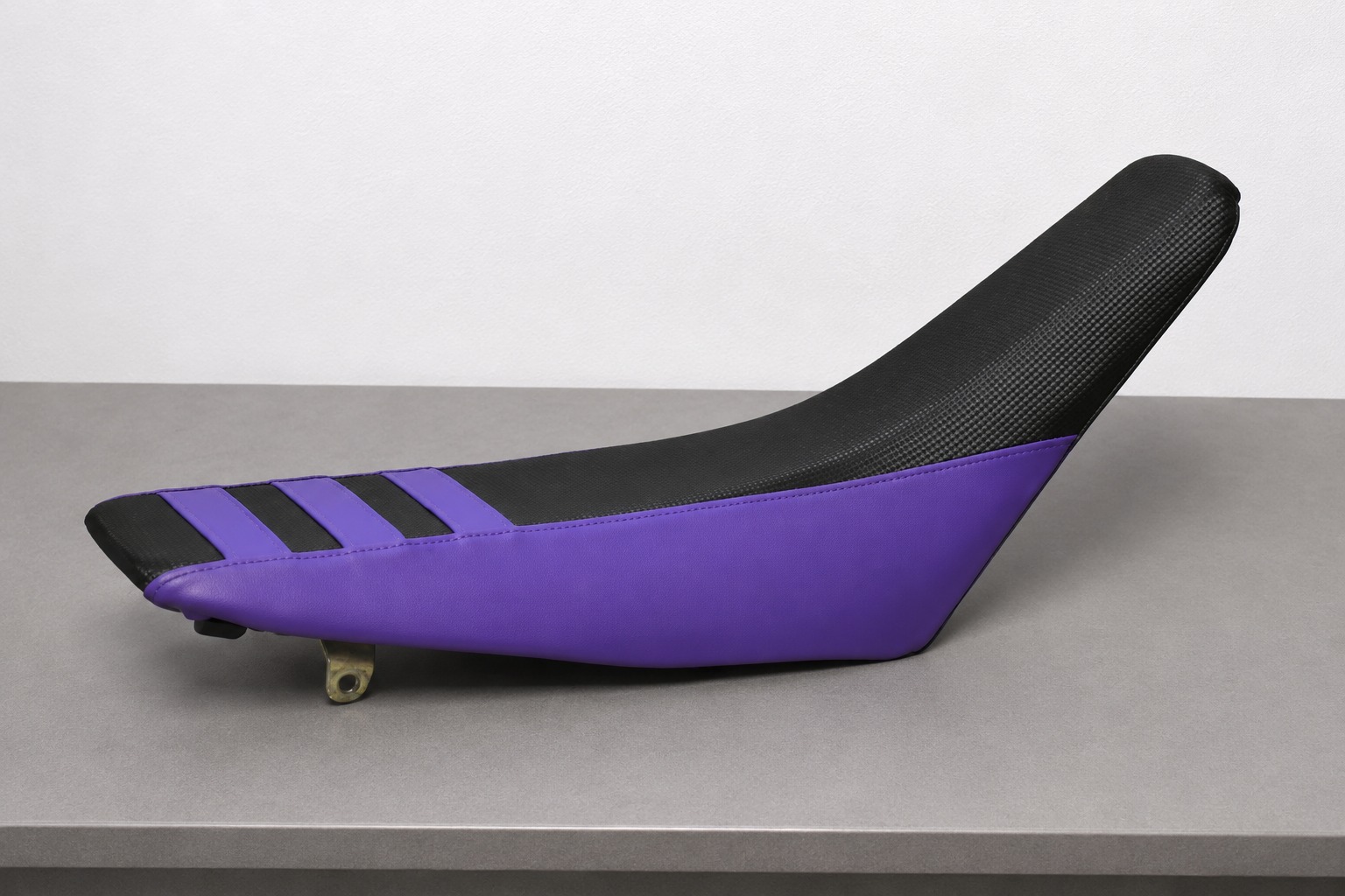 Sella da cross viola, dopo il rivestimento